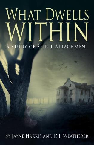 Couverture_What Dwells Within