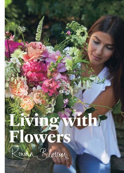 Living With Flowers: Blooms & Bouquets For The Home by Rowan Blossom