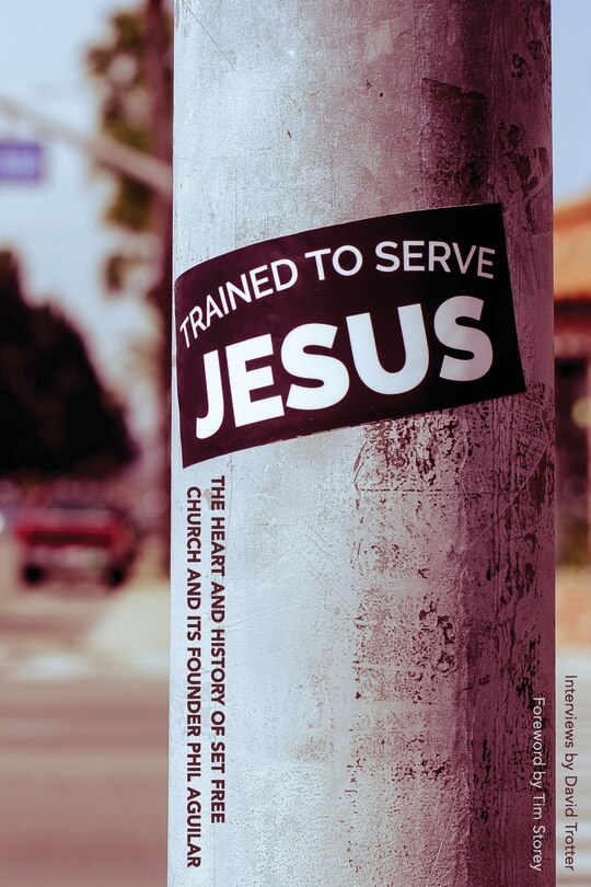 Couverture_Trained To Serve Jesus
