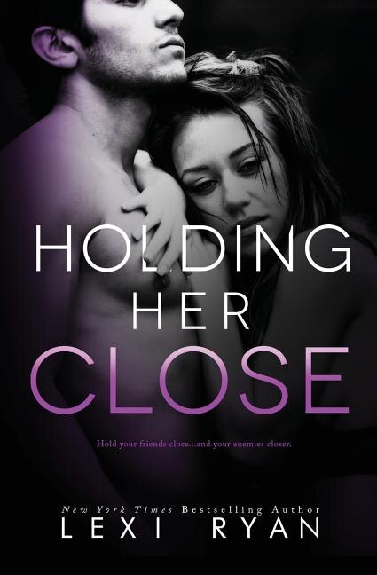 Couverture_Holding Her Close