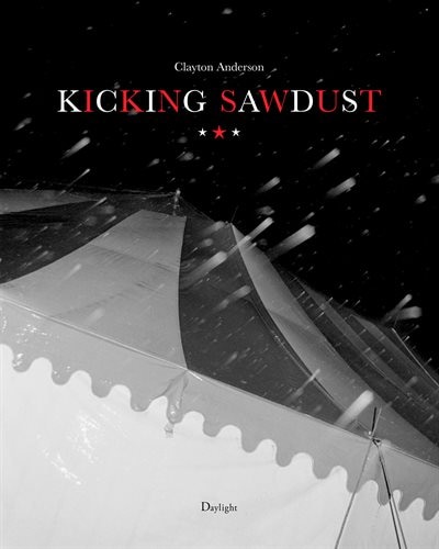 Couverture_Kicking Sawdust