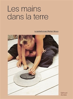 Front cover_Les mains dans la terre
