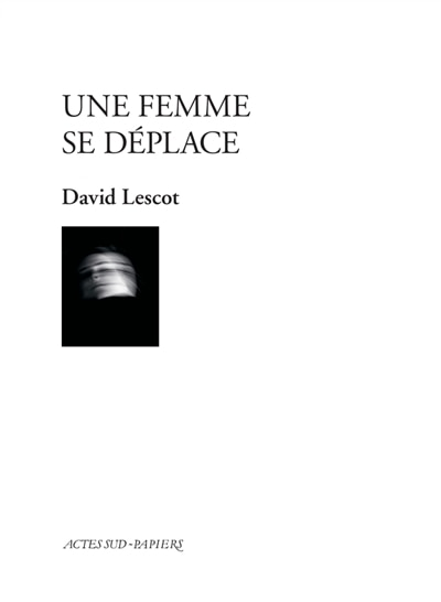 Couverture_Une femme se déplace