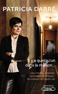 Front cover_Il y a quelqu'un dans la maison... : lieux hantés, emprises, présences bénéfiques : les visiteurs de l'après-vie