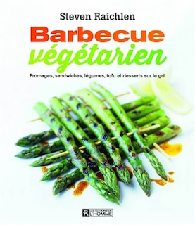 Barbecue végétarien: fromages, sandwiches, légumes, tofu et desserts sur le gril