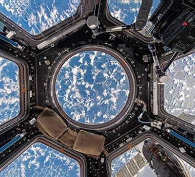 Couverture_Interior Space: A Visual Exploration of the International Space Station