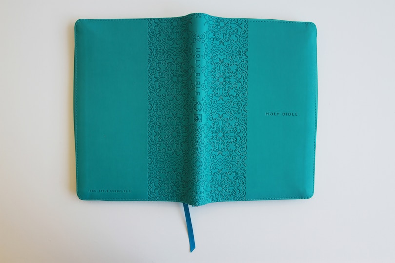 Sample content 2_King James Version (KJV) Holy Bible  Large Print, Handy Size, Aquamarine Premium Imitation Leather Cover with Zipper, Red Letter Edition, Ribbon Marker