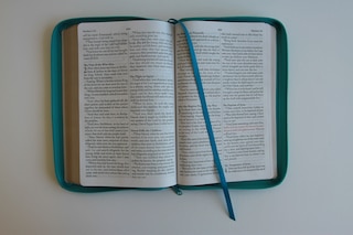 Sample content 4_King James Version (KJV) Holy Bible  Large Print, Handy Size, Aquamarine Premium Imitation Leather Cover with Zipper, Red Letter Edition, Ribbon Marker