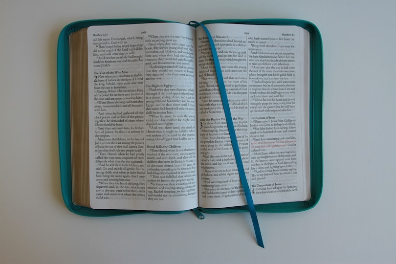 Sample content 4_King James Version (KJV) Holy Bible  Large Print, Handy Size, Aquamarine Premium Imitation Leather Cover with Zipper, Red Letter Edition, Ribbon Marker