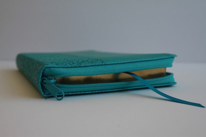 Sample content 5_King James Version (KJV) Holy Bible  Large Print, Handy Size, Aquamarine Premium Imitation Leather Cover with Zipper, Red Letter Edition, Ribbon Marker