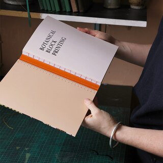 Sample content_Botanical Block Printing: A creative step-by-step handbook to make art inspired by nature