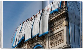 Sample content 4_Christo and Jeanne-Claude. L’Arc de Triomphe, Wrapped