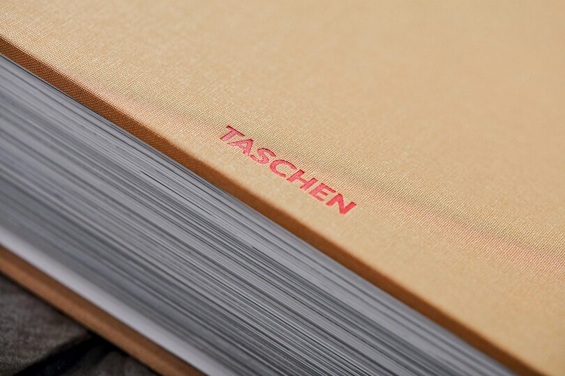 Sample content_Christo And Jeanne-claude. Updated Edition