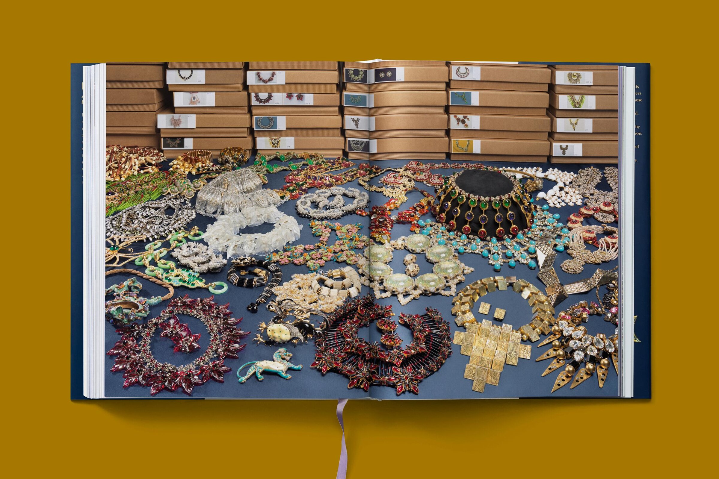 Costume Jewelry Book By Carol Woolton,maria Luisa Frisa, ('tc