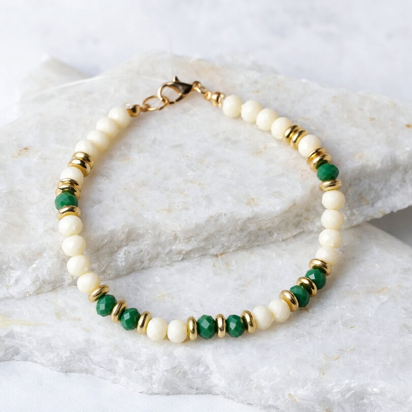Aperçu du contenu 4_Craft Maker Beaded Bracelets Kit