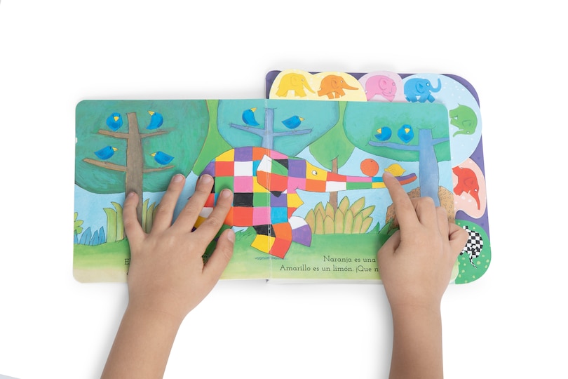 Aper&ccedil;u du contenu 2_Elmer Y Los Colores / Elmer's Colours: Tabbed Board Book