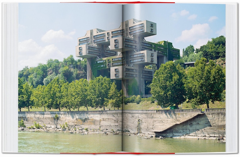 Aperçu du contenu 3_Frédéric Chaubin. CCCP. Cosmic Communist Constructions Photographed. 45th Ed.