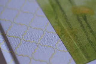 Aperçu du contenu_KJV Holy Bible, Giant Print Large format, Hardcover Yellow with Flowers with Ribbon Marker, Red Letter, and Thumb Index