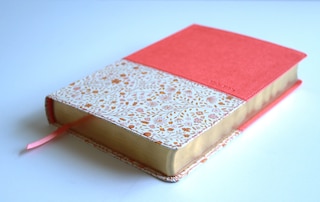 Aperçu du contenu 2_KJV Holy Bible, Large Print Handy Size format, 2 Piece Pink Floral Leathersoft with Ribbon Marker, Red Letter