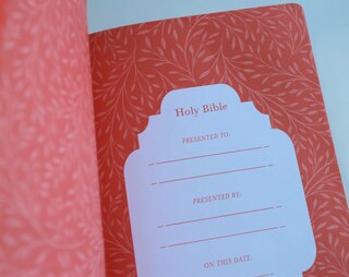 Aperçu du contenu 5_KJV Holy Bible, Large Print Handy Size format, 2 Piece Pink Floral Leathersoft with Ribbon Marker, Red Letter