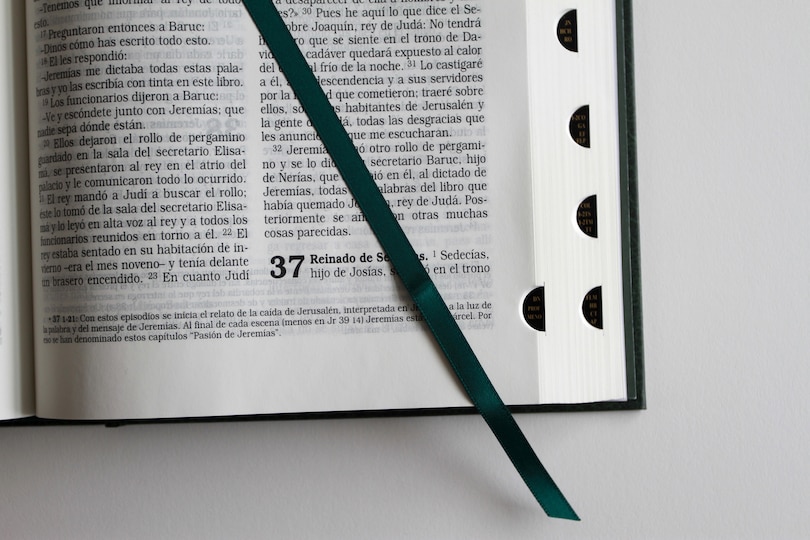 Sample content 3_La Biblia Católica: Edición letra grande, HC, verde con índice, Virgen de Guadalupe en la cubierta / Catholic Bible. HC, Green, index, with Viigin of Guadalu