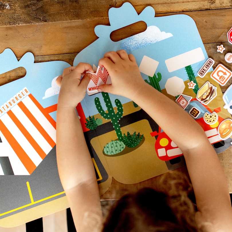 Aperçu du contenu_Little Foodies Reusable Sticker Play Set