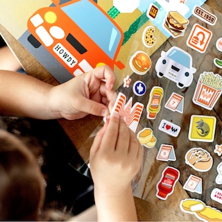Aperçu du contenu 2_Little Foodies Reusable Sticker Play Set
