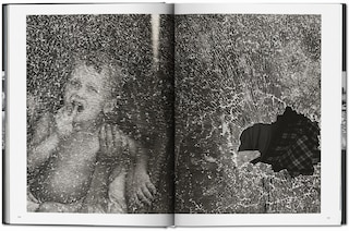 Sample content 3_Sebastião Salgado. Exodus
