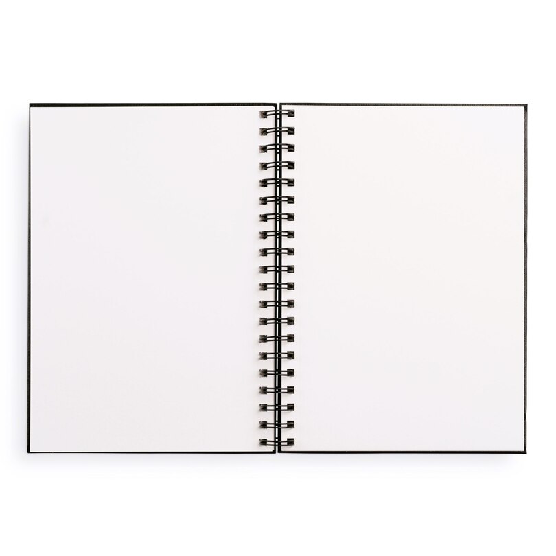 Sample content_Sketchbook (Basic Medium Spiral Black)