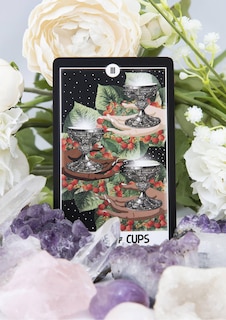 Sample content_The Intuitive Night Goddess Tarot