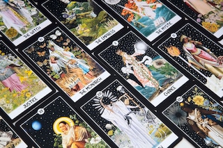 Sample content 3_The Intuitive Night Goddess Tarot