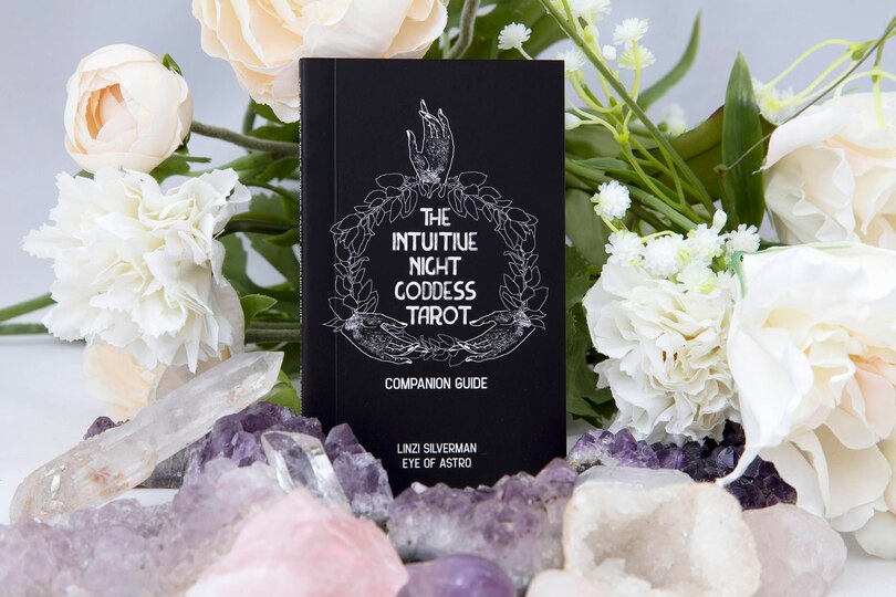 Sample content 4_The Intuitive Night Goddess Tarot