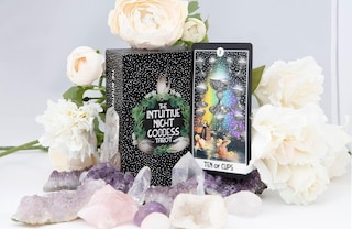 Sample content 5_The Intuitive Night Goddess Tarot
