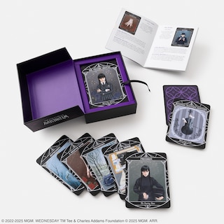 Aper&ccedil;u du contenu_Wednesday: The Official Oracle Deck: Oracle Cards