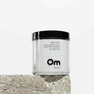 Sel de bain apaisant aux herbes et aux pétales, 630 g