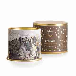 Bougie Illume® dans une boîte métallique – Feu de bois
