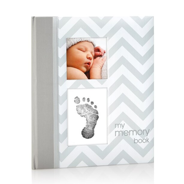 Livre de bébé Pearhead à motif de chevrons – Gris