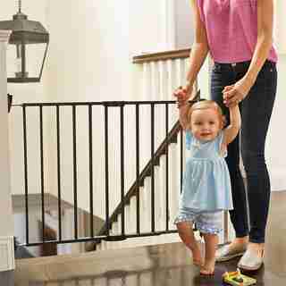 Munchkin Push To Close Extending Gate