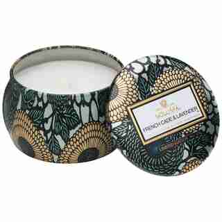 Voluspa® Bougie dans une petite boîte métallique décorative – Genévrier français et lavan