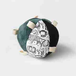 TAGGY BALL WITH RATTLE, WILD