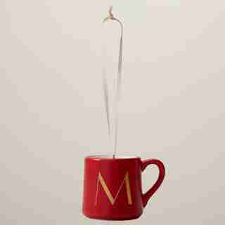 ORNEMENT DES FÊTES EN FORME DE TASSE – LETTRE « M »