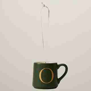 ORNEMENT DES FÊTES EN FORME DE TASSE – LETTRE « O »
