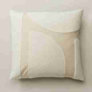 HOUSSE DE COUSSIN BRODÉE – MOTIF DE FORMES, IVOIRE (46 CM X 46 CM)