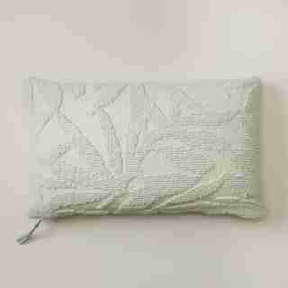 HOUSSE DE COUSSIN – FEUILLES DE PALMIER TEXTURÉ, SAUGE (30,5 CM X 53,5 CM)