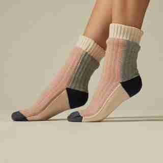 CHROMATIC MID-RISE READING SOCKS™ BLUSH