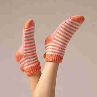 DAYDREAM LO-RISE READING SOCK™, HIBISCUS