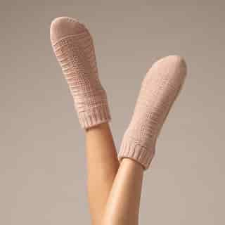 LADDER LACE LO-RISE READING SOCKS™, ROSE