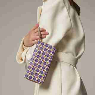 PORTEFEUILLE CONTINENTAL – MOTIF GÉOMÉTRIQUE XO, LILAS