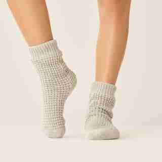 WAFFLE KNIT MID-RISE READING SOCKS™ GREY TWIST, SMALL/MEDIUM