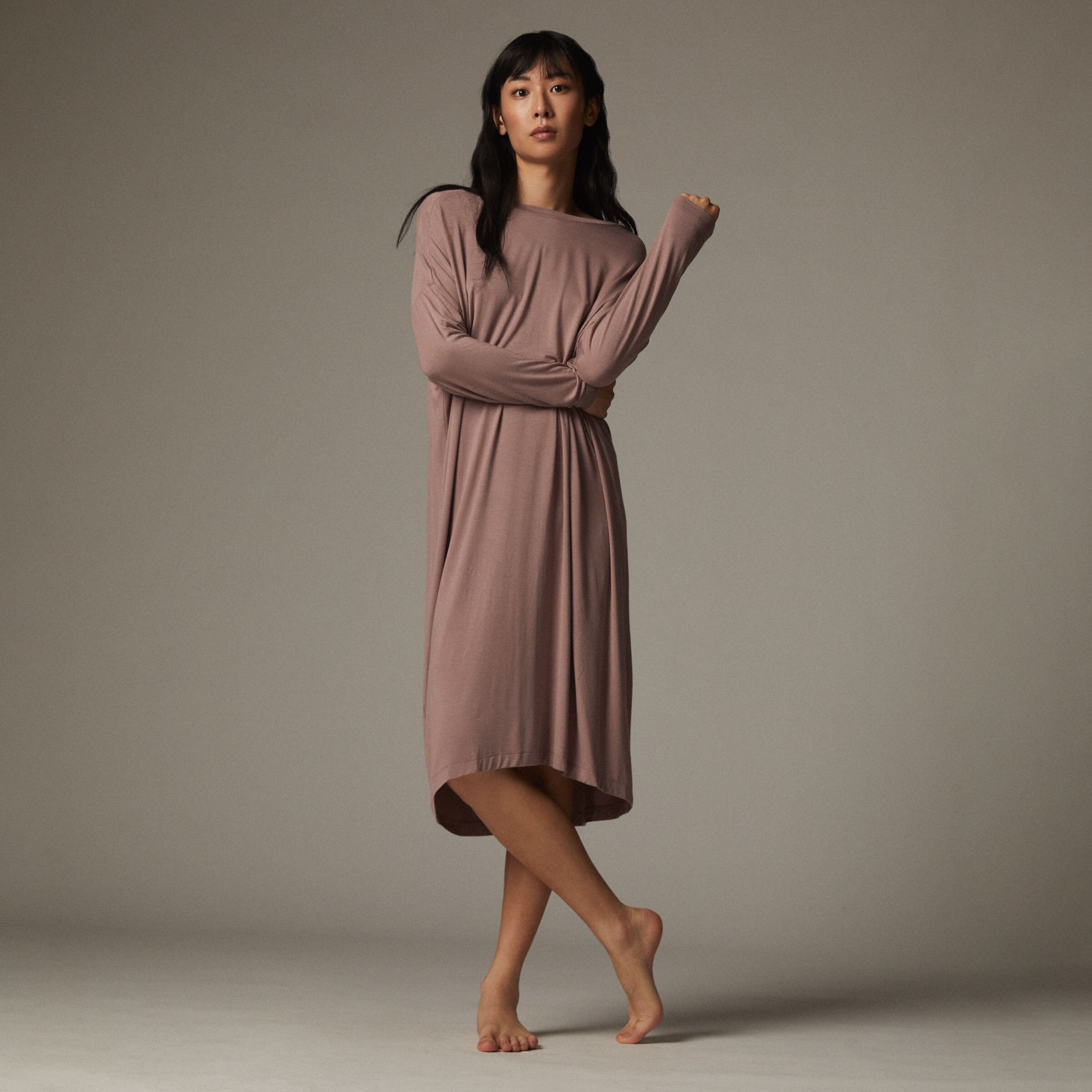 RELAXED LONG SLEEVE LOUNGE DRESS, MINK 